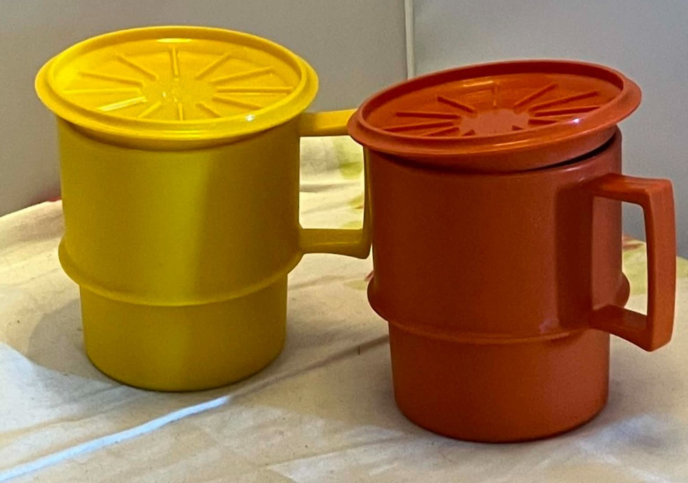 Vtg Tupperware Stacking Mug Coffee Mug Cup Orange Yellow 8 oz w Coasters/Lids